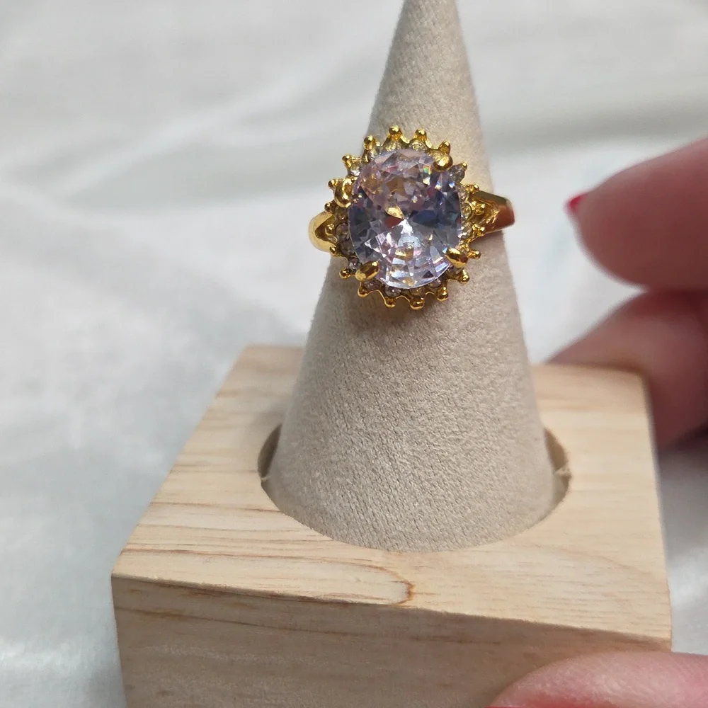 Clear Circular Stone Fashion Ring Gold Tone Band Elegant Rhinestone Crystal